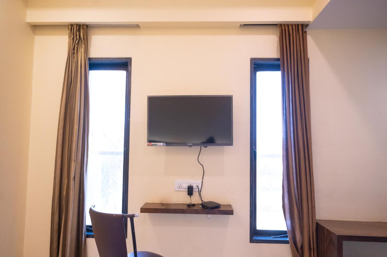 فندق Vijaya Hill View Residency نافي مومباي المظهر الخارجي الصورة