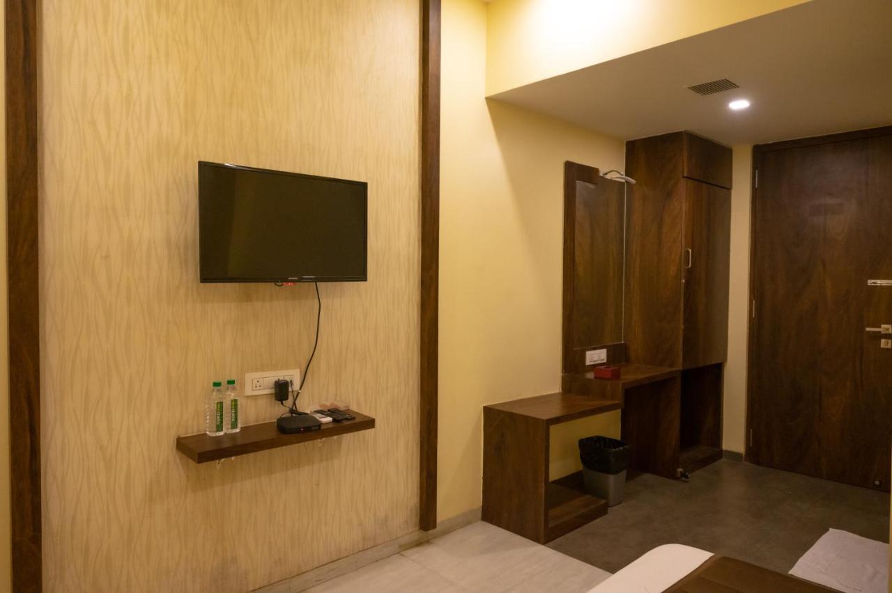 فندق Vijaya Hill View Residency نافي مومباي المظهر الخارجي الصورة